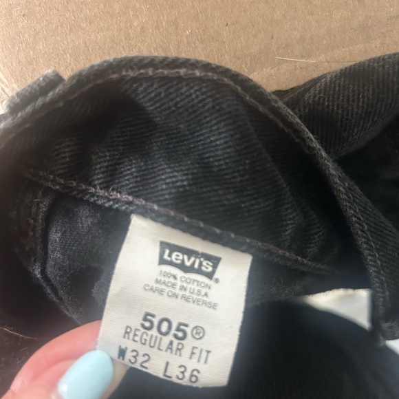 Vintage Levi's Black Denim Jean Shorts Classic Style Red Tab - Picture 5 of 5